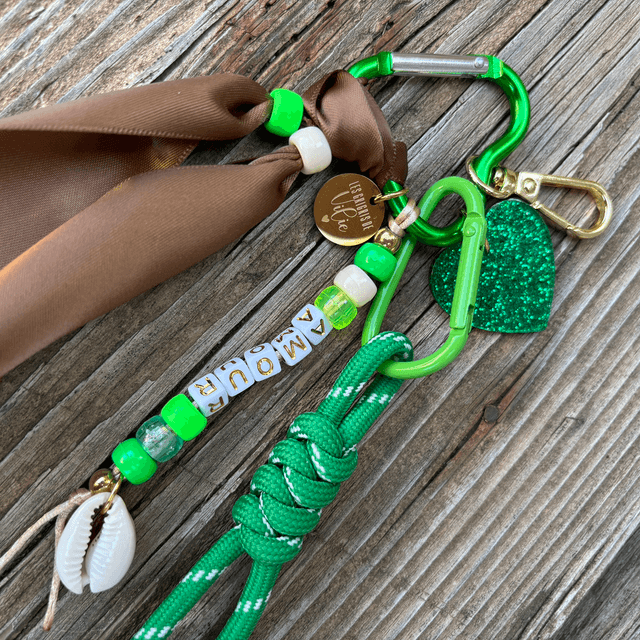 Porte-clés Grigri de Sac AMOUR vert et marron