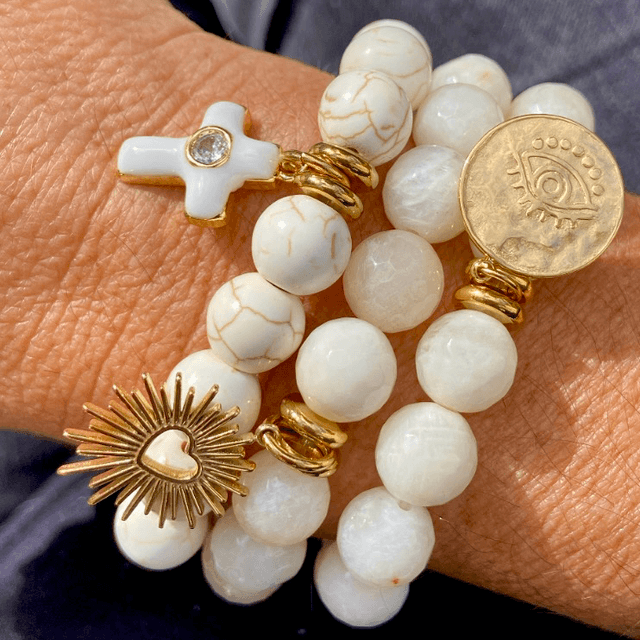 Bracelet en Howlite pendentif croix blanche 