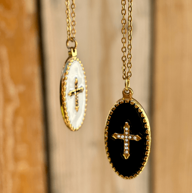 Sautoir médaille croix émail noir 