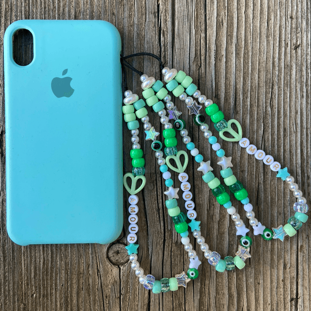 Grigri de téléphone Bonbon Green nacré AMOUR - Taille S