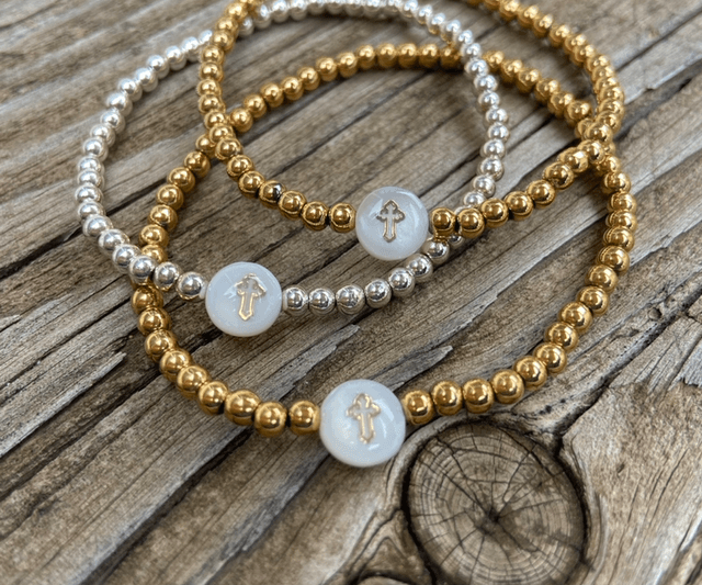 Bracelet Croix Dorée nacre 