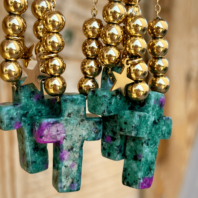 Sautoir Cross en pierre naturelle Epidote