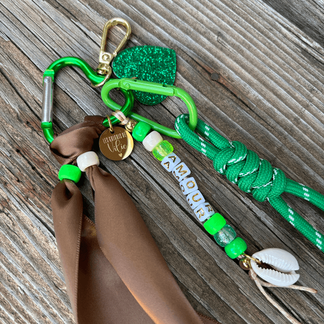 Porte-clés Grigri de Sac AMOUR vert et marron