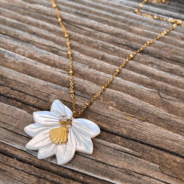 Collier Lotus