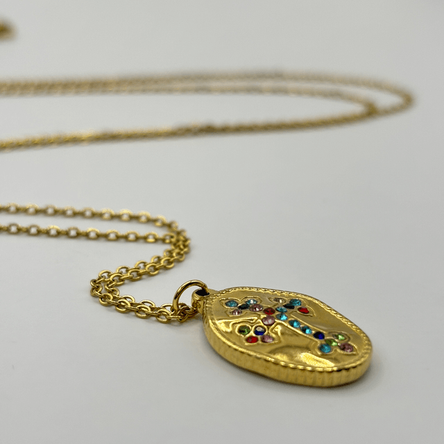 Sautoir médaille croix strass multicolores 