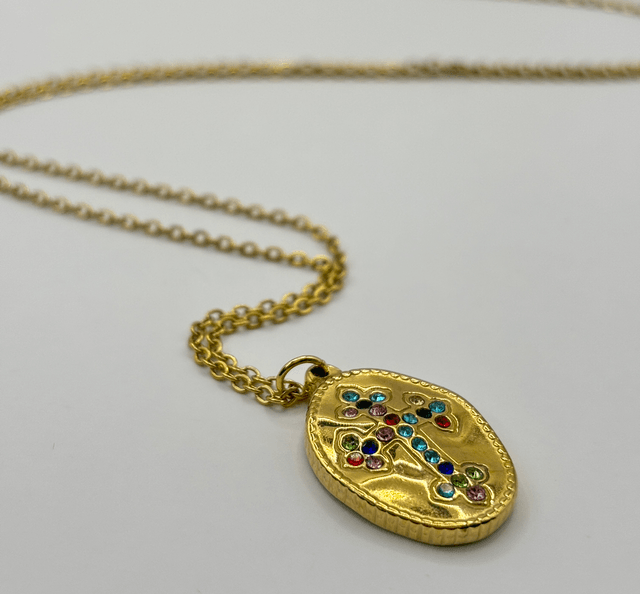 Sautoir médaille croix strass multicolores 