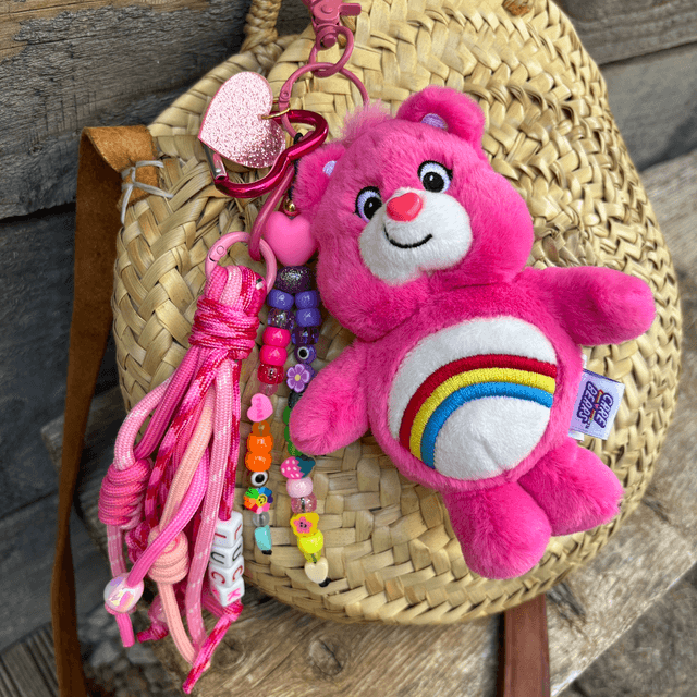 Grigri de sac Bisounours Rose Arc-en-ciel